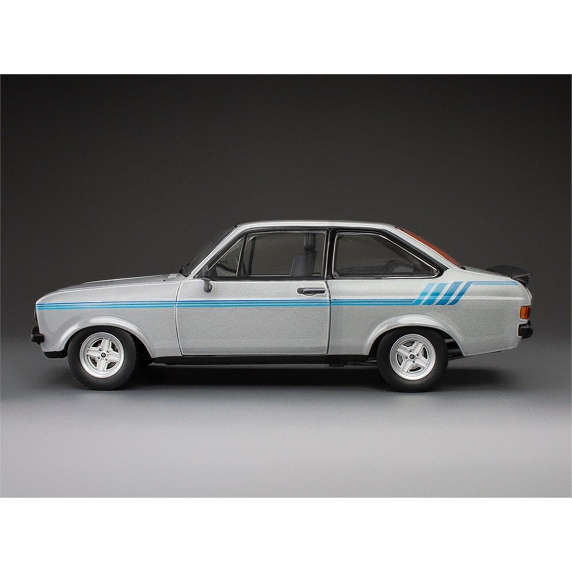 Sunstar 4637 1/18 Ölçek, 1980 Ford Escort Harrier, Gümüş, Sergilemeye Hazır Metal Araba Modeli