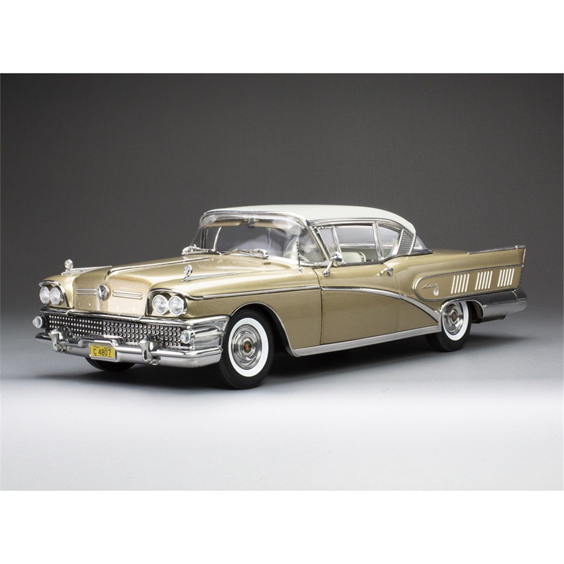 Sunstar 4807 1/18 Ölçek, 1958 Buick Limited Riviera Coupe-Glacier, Beyaz/Altın, Sergilemeye Hazır Metal Araba Modeli