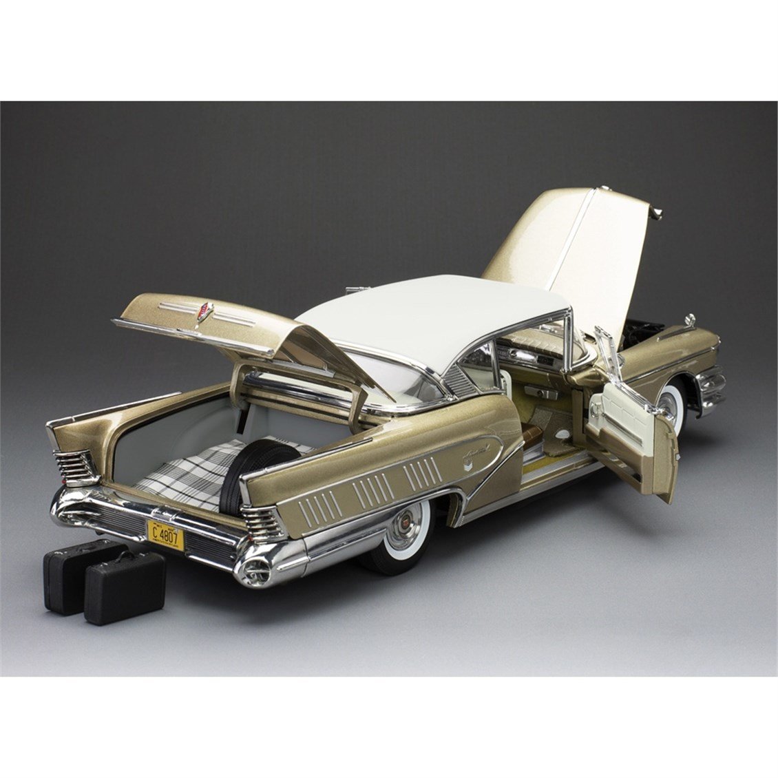 Sunstar 4807 1/18 Ölçek, 1958 Buick Limited Riviera Coupe-Glacier, Beyaz/Altın, Sergilemeye Hazır Metal Araba Modeli