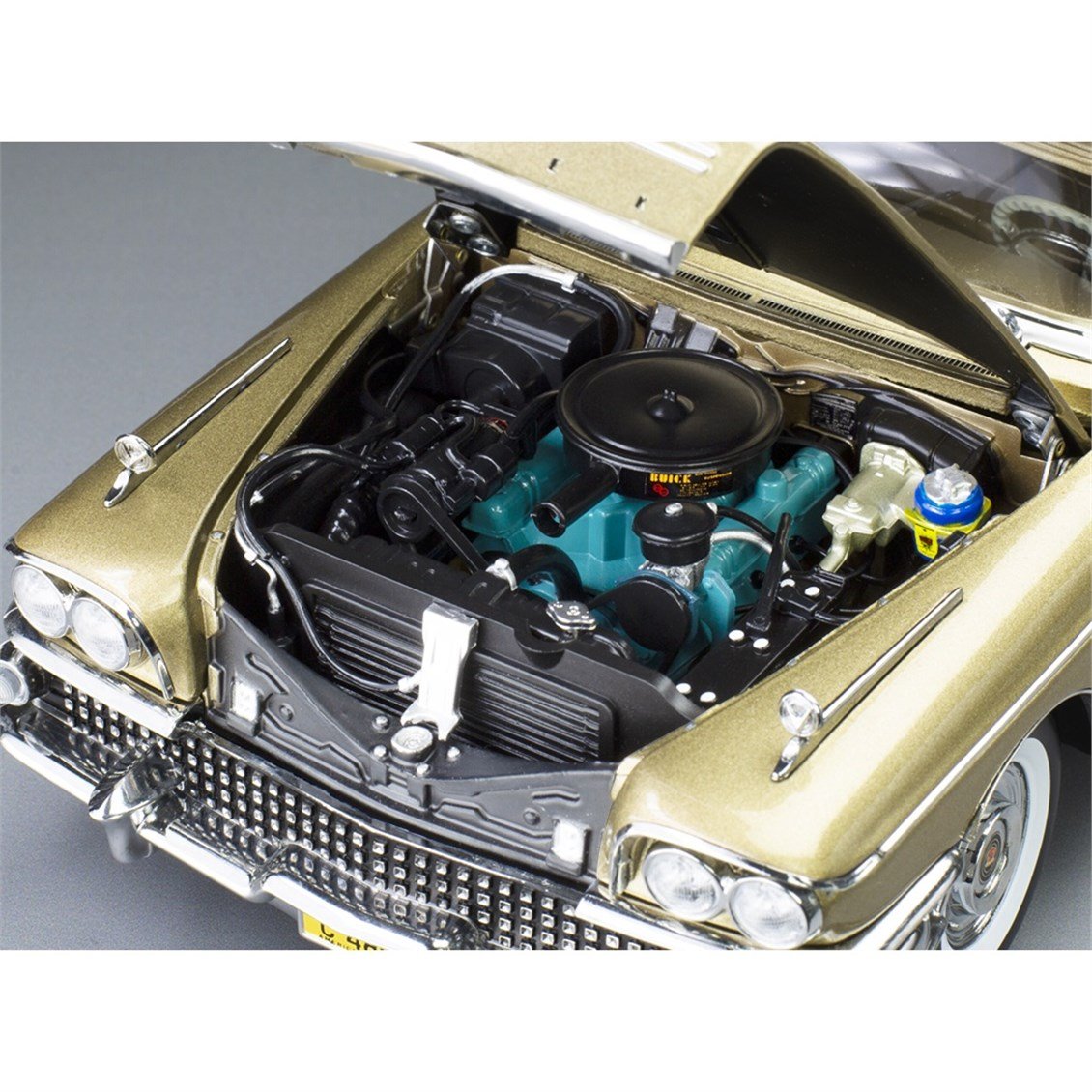 Sunstar 4807 1/18 Ölçek, 1958 Buick Limited Riviera Coupe-Glacier, Beyaz/Altın, Sergilemeye Hazır Metal Araba Modeli