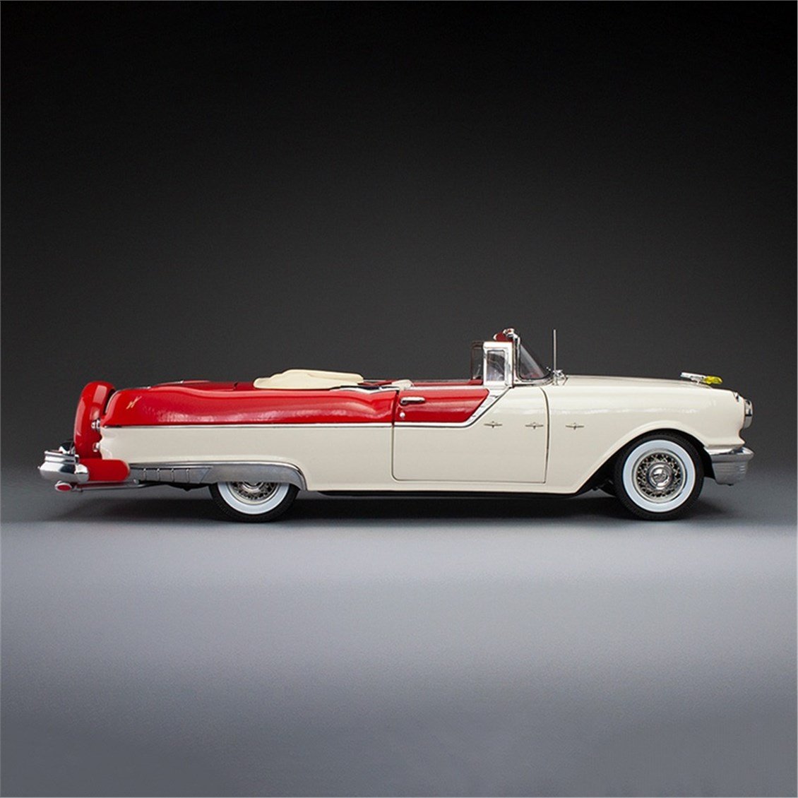 Sunstar 5058 1/18 Ölçek, 1955 Pontiac Star Chief Open Convertible, Bolero Kırmızısı/Gri, Sergilemeye Hazır Metal Araba Modeli