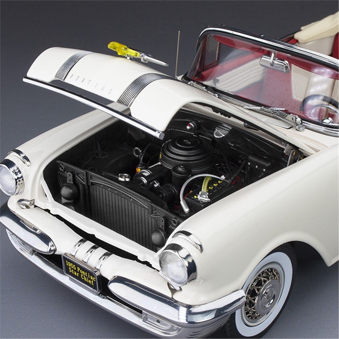 Sunstar 5058 1/18 Ölçek, 1955 Pontiac Star Chief Open Convertible, Bolero Kırmızısı/Gri, Sergilemeye Hazır Metal Araba Modeli