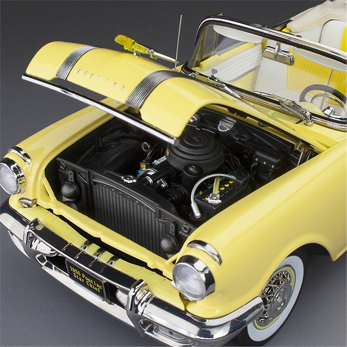 Sunstar 5059 1/18 Ölçek, 1955 Pontiac Star Chief Open Convertible, Sis Beyazı/Sarı, Sergilemeye Hazır Metal Araba Modeli