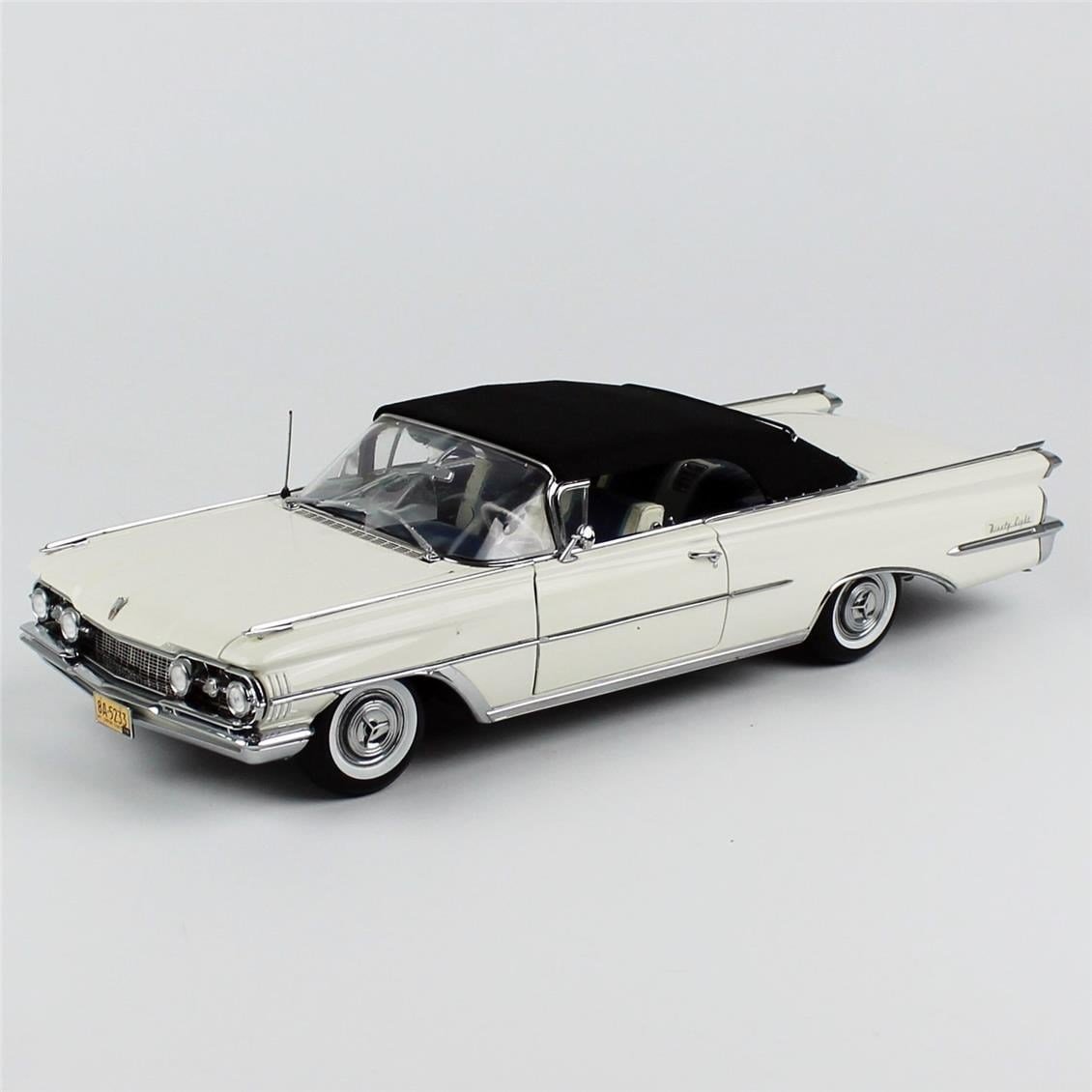 Sunstar 5233 1/18 Ölçek, 1959 Oldsmobile-98,Tek Kapı, Kapalı Tenteli, Polaris Beyazı, Sergilemeye Hazır Metal Araba Modeli