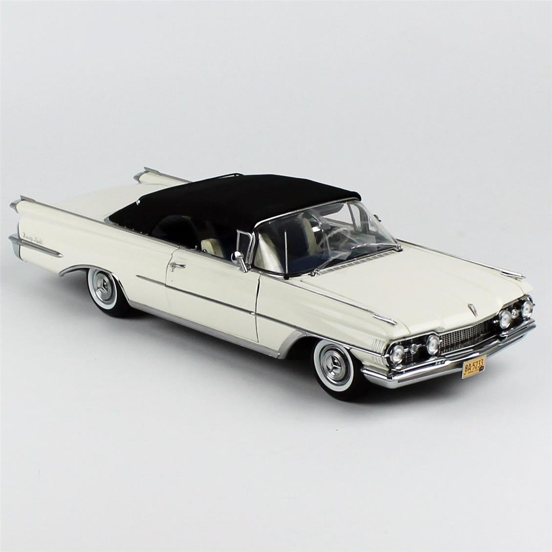 Sunstar 5233 1/18 Ölçek, 1959 Oldsmobile-98,Tek Kapı, Kapalı Tenteli, Polaris Beyazı, Sergilemeye Hazır Metal Araba Modeli