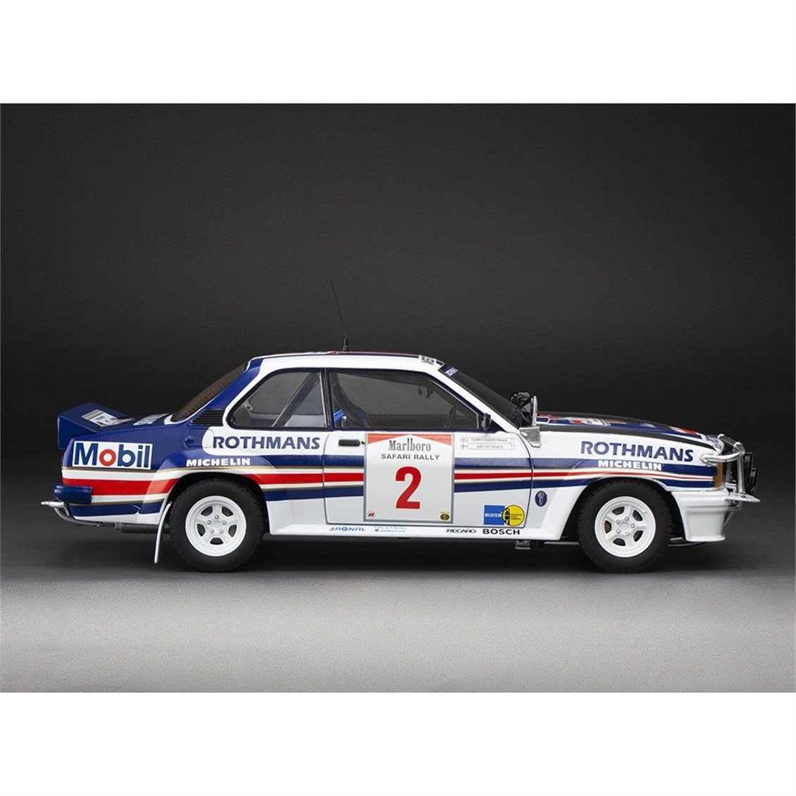 Sunstar 5453 1/18 Ölçek, Opel Ascona 400 -#2 A.Vatanen/T.Harryman - Winner Marlboro Safari Rally 1983, Sergilemeye Hazır Metal