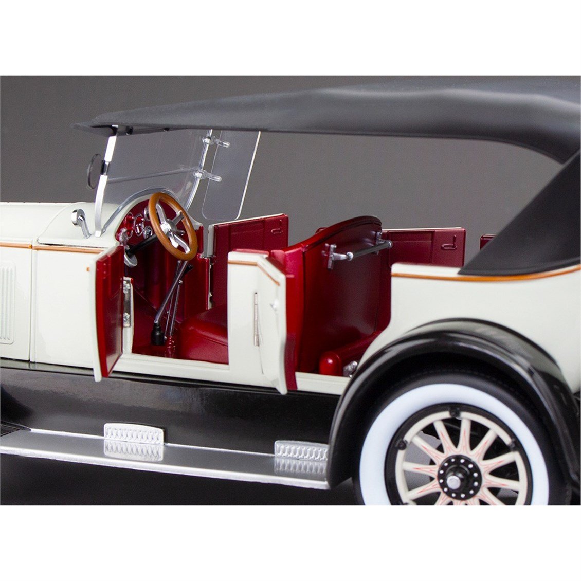 Sunstar 5742 1/18 Ölçek, 1925 Buick Model 25, Açık Gri, Sergilemeye Hazır Metal Araba Modeli