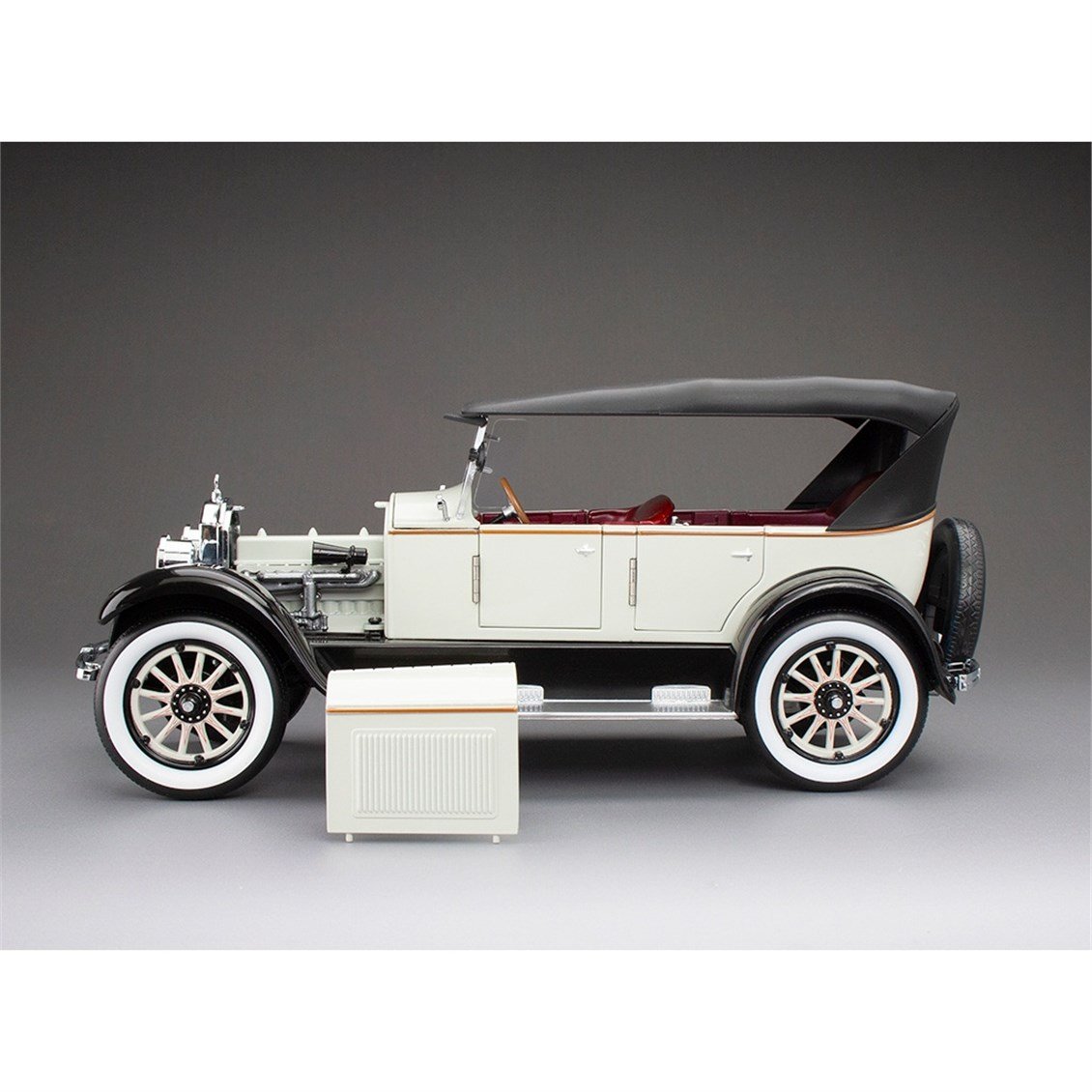 Sunstar 5742 1/18 Ölçek, 1925 Buick Model 25, Açık Gri, Sergilemeye Hazır Metal Araba Modeli