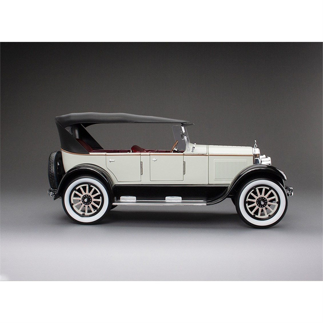 Sunstar 5742 1/18 Ölçek, 1925 Buick Model 25, Açık Gri, Sergilemeye Hazır Metal Araba Modeli