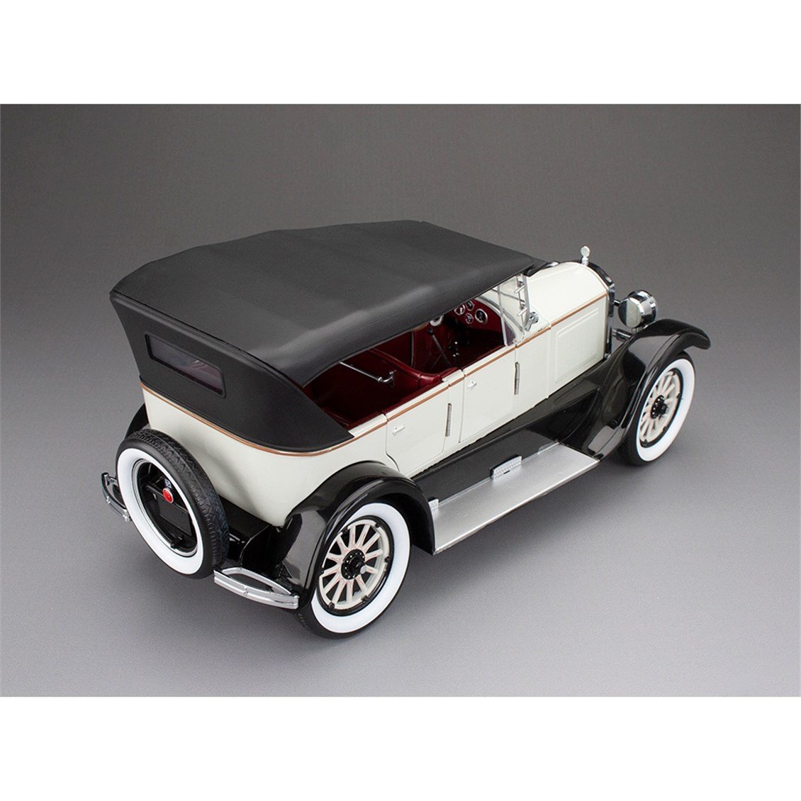 Sunstar 5742 1/18 Ölçek, 1925 Buick Model 25, Açık Gri, Sergilemeye Hazır Metal Araba Modeli