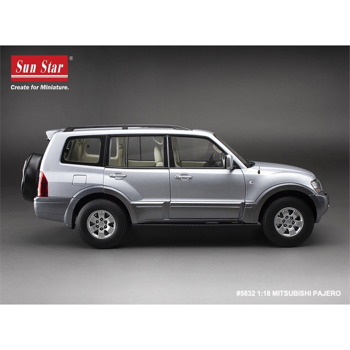 Sunstar 5832 1/18 Ölçek, Mitsubishi Pajero V73, Buz Gümüşü, Sergilemeye Hazır Metal Cip Modeli