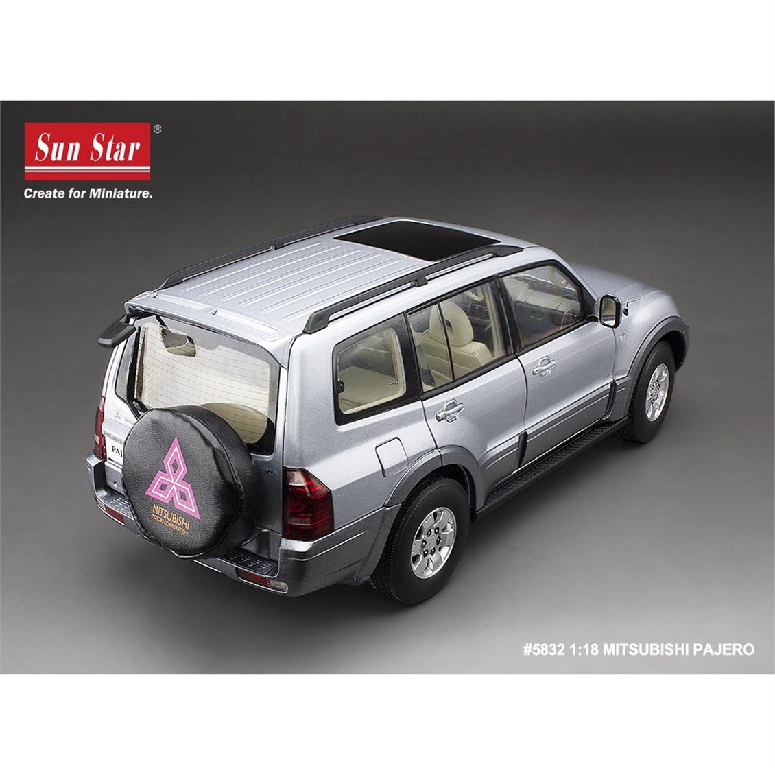 Sunstar 5832 1/18 Ölçek, Mitsubishi Pajero V73, Buz Gümüşü, Sergilemeye Hazır Metal Cip Modeli