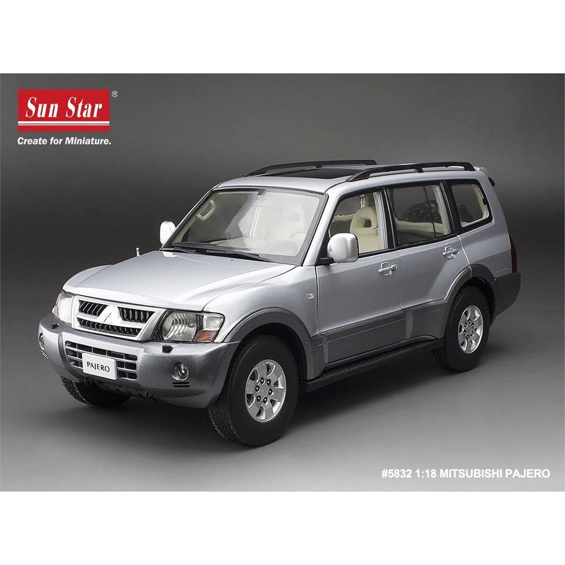 Sunstar 5832 1/18 Ölçek, Mitsubishi Pajero V73, Buz Gümüşü, Sergilemeye Hazır Metal Cip Modeli