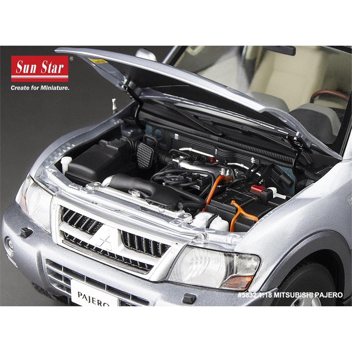 Sunstar 5832 1/18 Ölçek, Mitsubishi Pajero V73, Buz Gümüşü, Sergilemeye Hazır Metal Cip Modeli