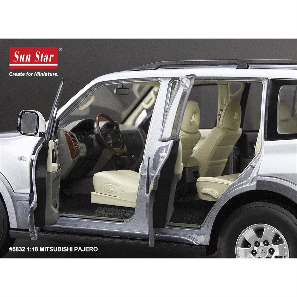 Sunstar 5832 1/18 Ölçek, Mitsubishi Pajero V73, Buz Gümüşü, Sergilemeye Hazır Metal Cip Modeli