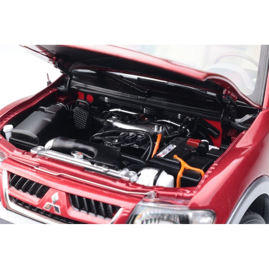 Sunstar 5834 1/18 Ölçek, Mitsubishi Pajero V73, Metalik Kırmızı, Sergilemeye Hazır Metal Cip Modeli
