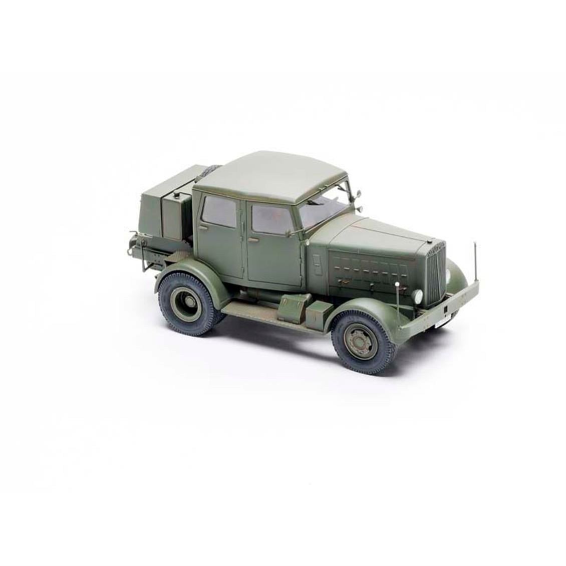 Takom 2068 1/35 Ölçek, Alman Hanomag SS100 Çekici, Plastik Model kiti