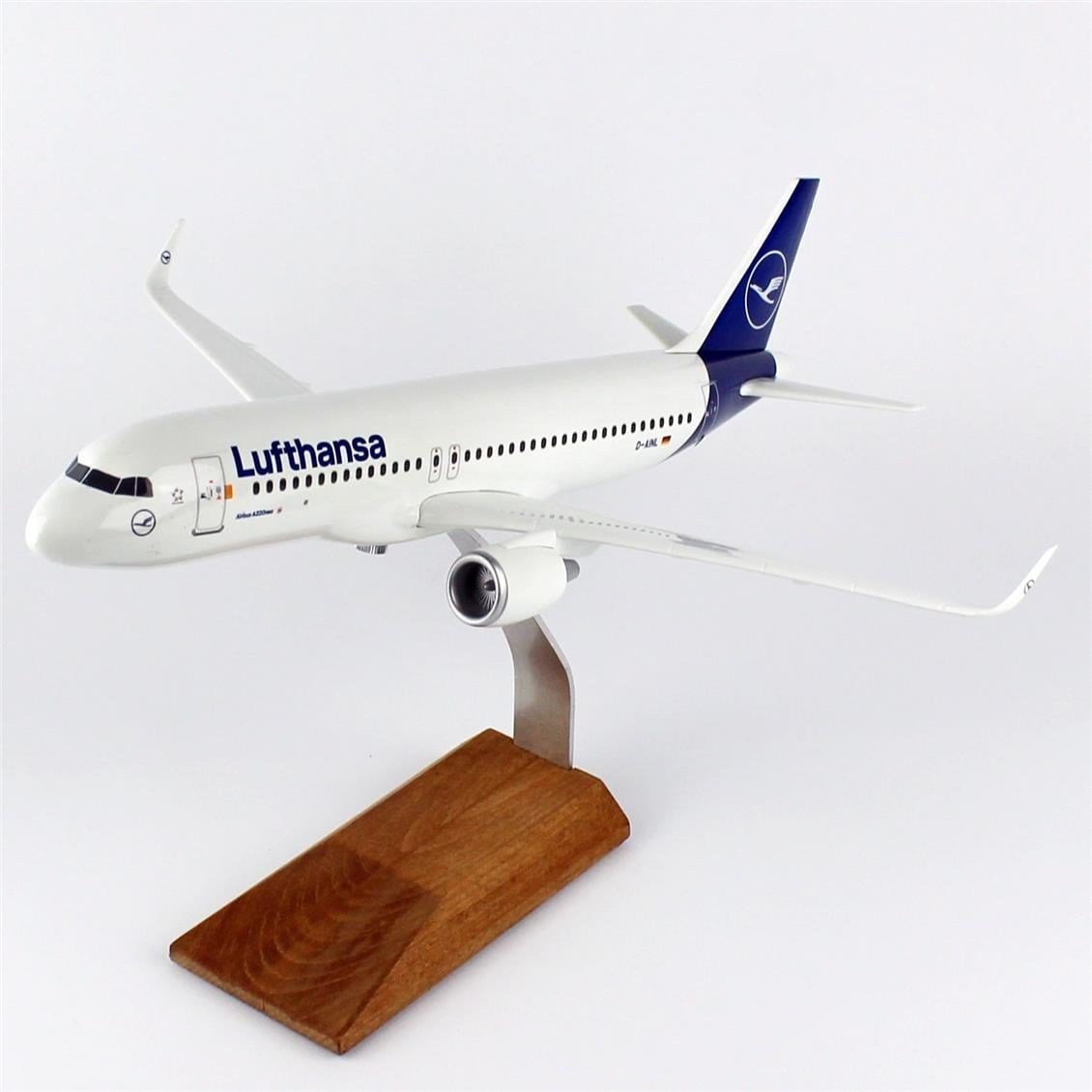 THY010 1/100 Ölçek, Lufthansa A-320 Yolcu Uçağı, Sergilemeye Hazır Ahşap Standlı Model
