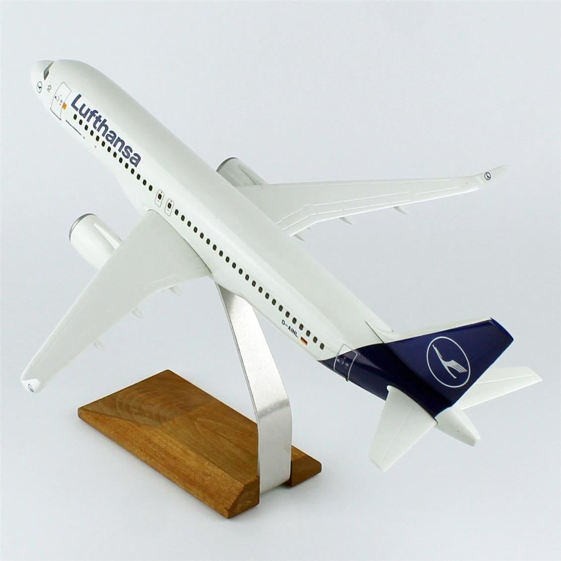 THY010 1/100 Ölçek, Lufthansa A-320 Yolcu Uçağı, Sergilemeye Hazır Ahşap Standlı Model