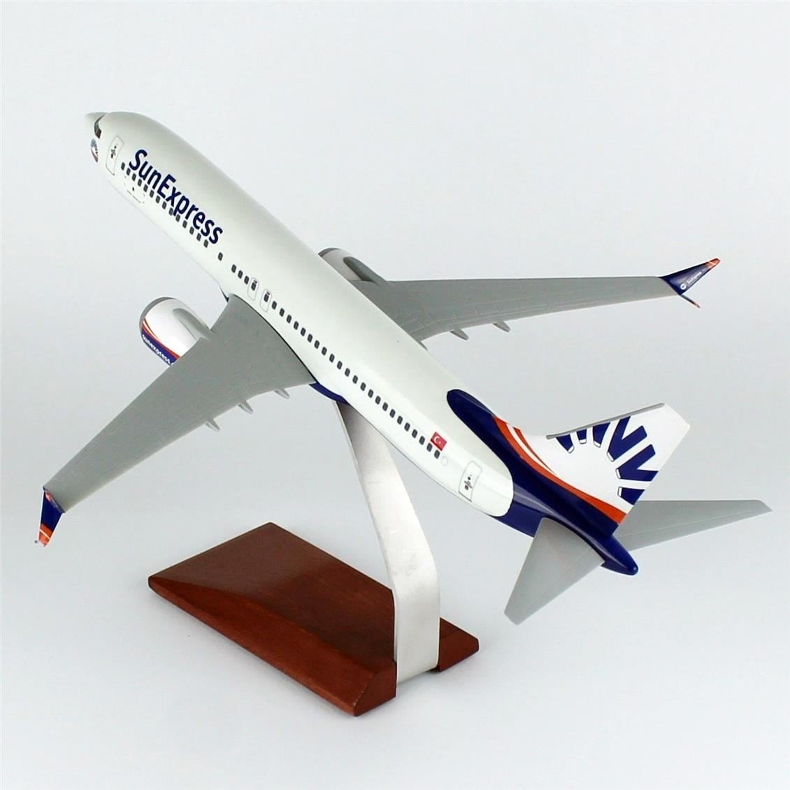 THY044 1/100 Ölçek, Sun Express B737-800 Yolcu Uçağı, Sergilemeye Hazır Ahşap Standlı Model