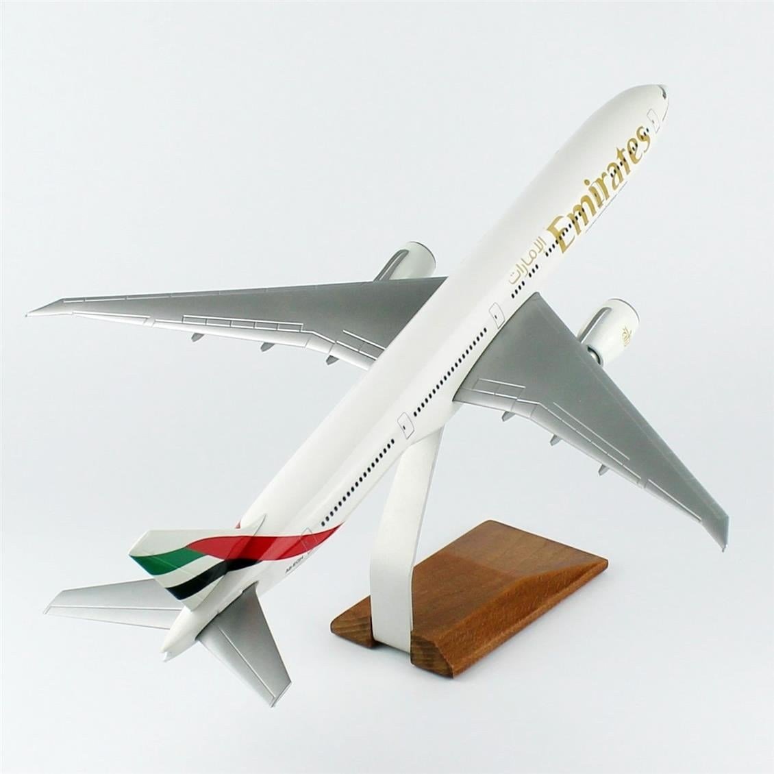 THY052 1/100 Ölçek, Emirates 777-300 ER Yolcu Uçağı, Sergilemeye Hazır Ahşap Standlı Model