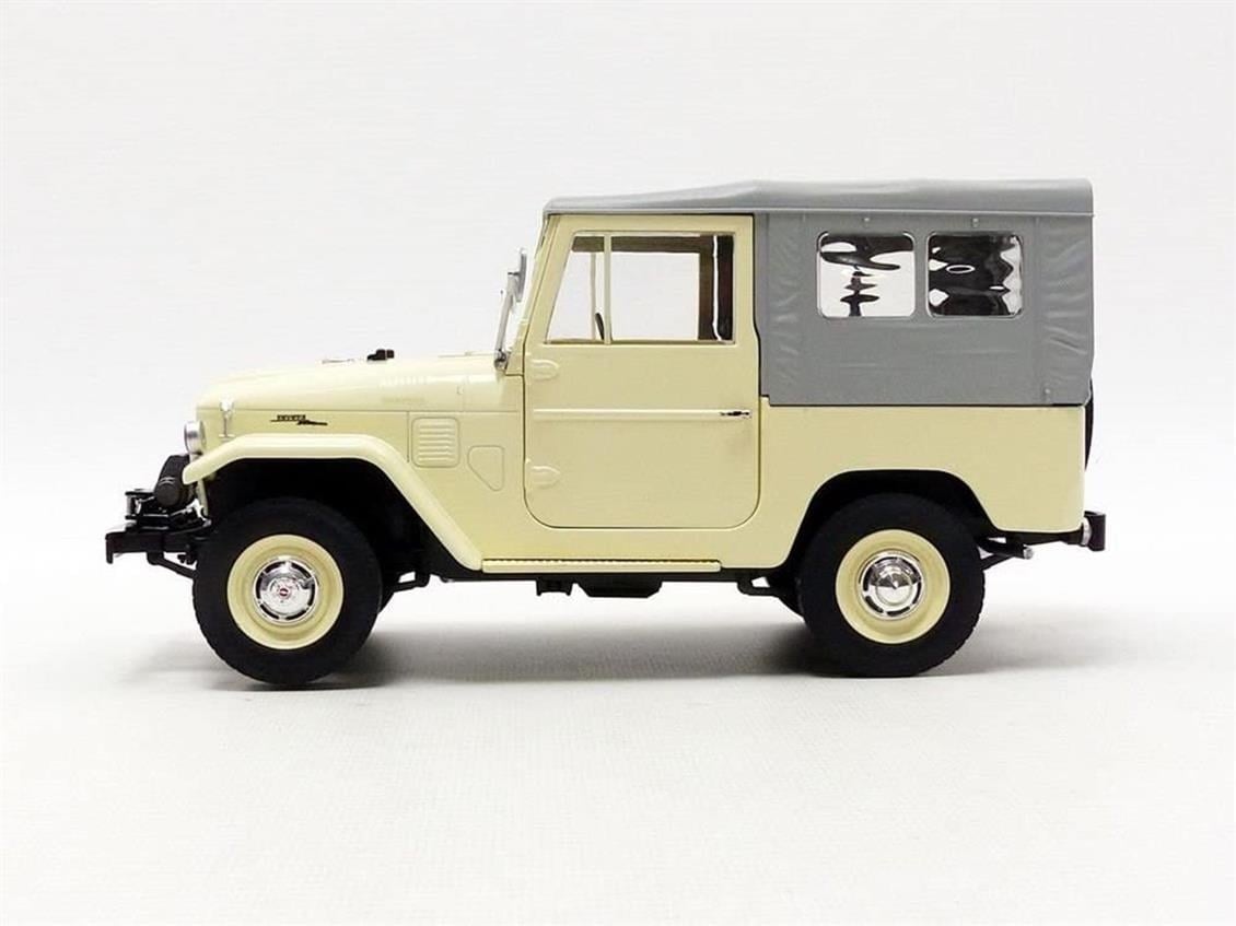 Triple9 Collection 1800152 1/18 Ölçek, 1967 Toyota Landcruiser FJ40, Bej, Sergilemeye Hazır Metal Cip Modeli
