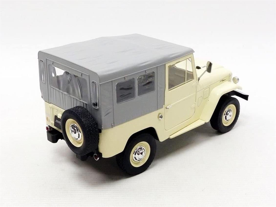 Triple9 Collection 1800152 1/18 Ölçek, 1967 Toyota Landcruiser FJ40, Bej, Sergilemeye Hazır Metal Cip Modeli