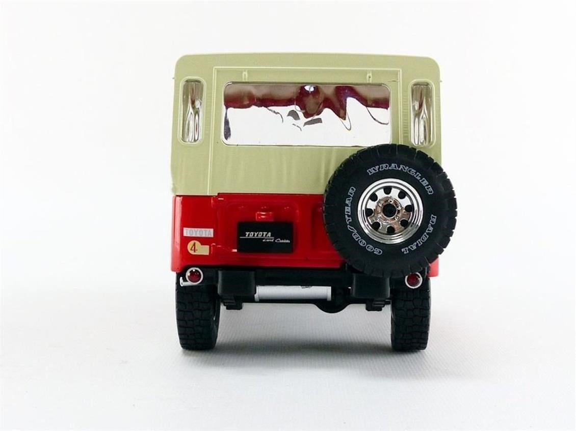 Triple9 Collection 1800153 1/18 Ölçek, 1967 Toyota Landcruiser FJ40, Kırmızı, Sergilemeye Hazır Metal Cip Modeli