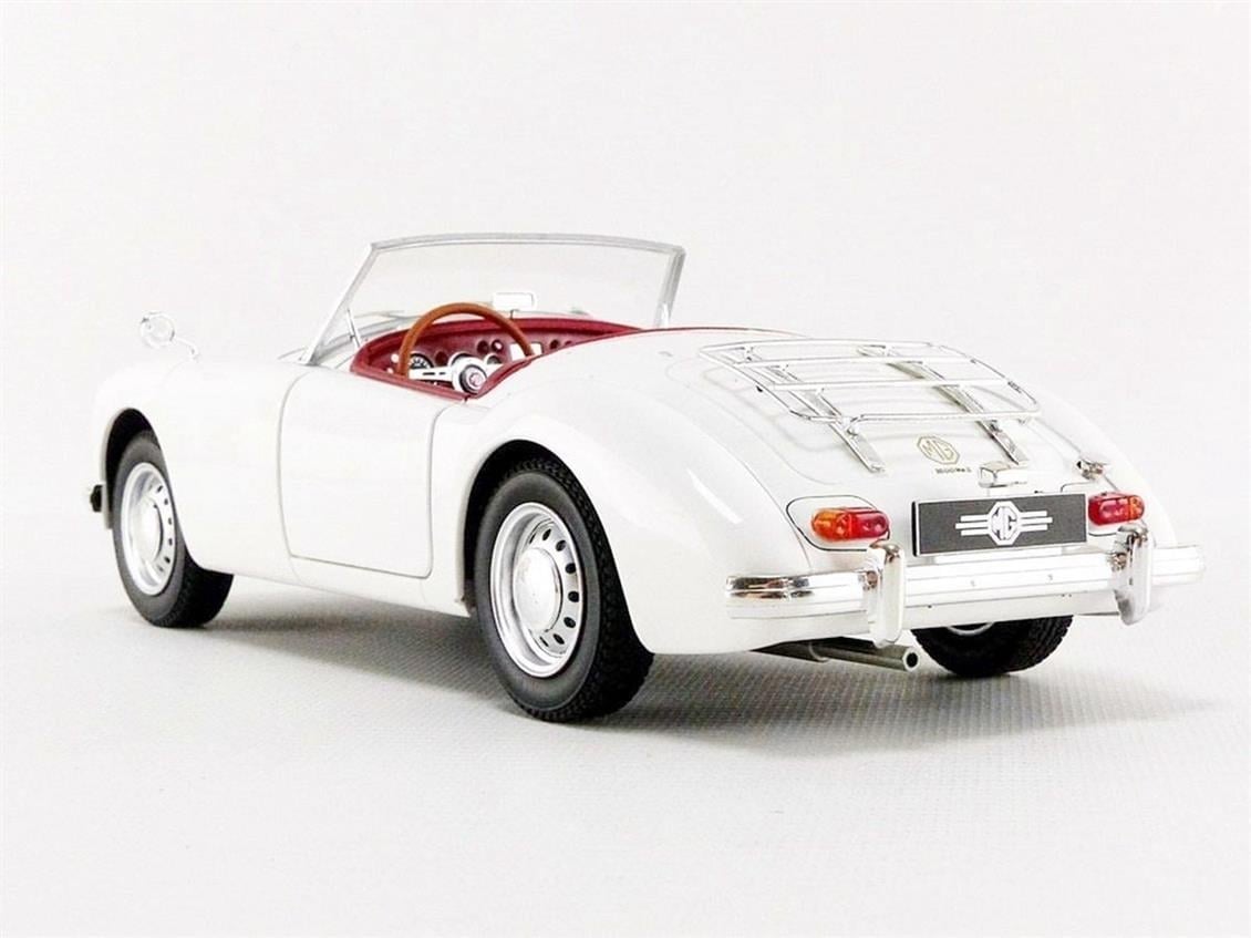 Triple9 Collection 1800164 1/18 Ölçek, 1961 MGA MK II A1600 ,Open Convertible, Beyaz, Sergilemeye Hazır Metal Araba Modeli
