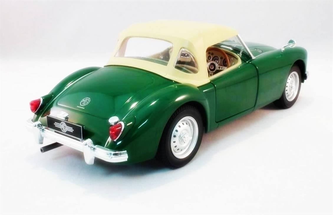 Triple9 Collection 1800165 1/18 Ölçek, 1959 MGA MK I Twin Cam, Yeşil, Sergilemeye Hazır Metal Araba Modeli