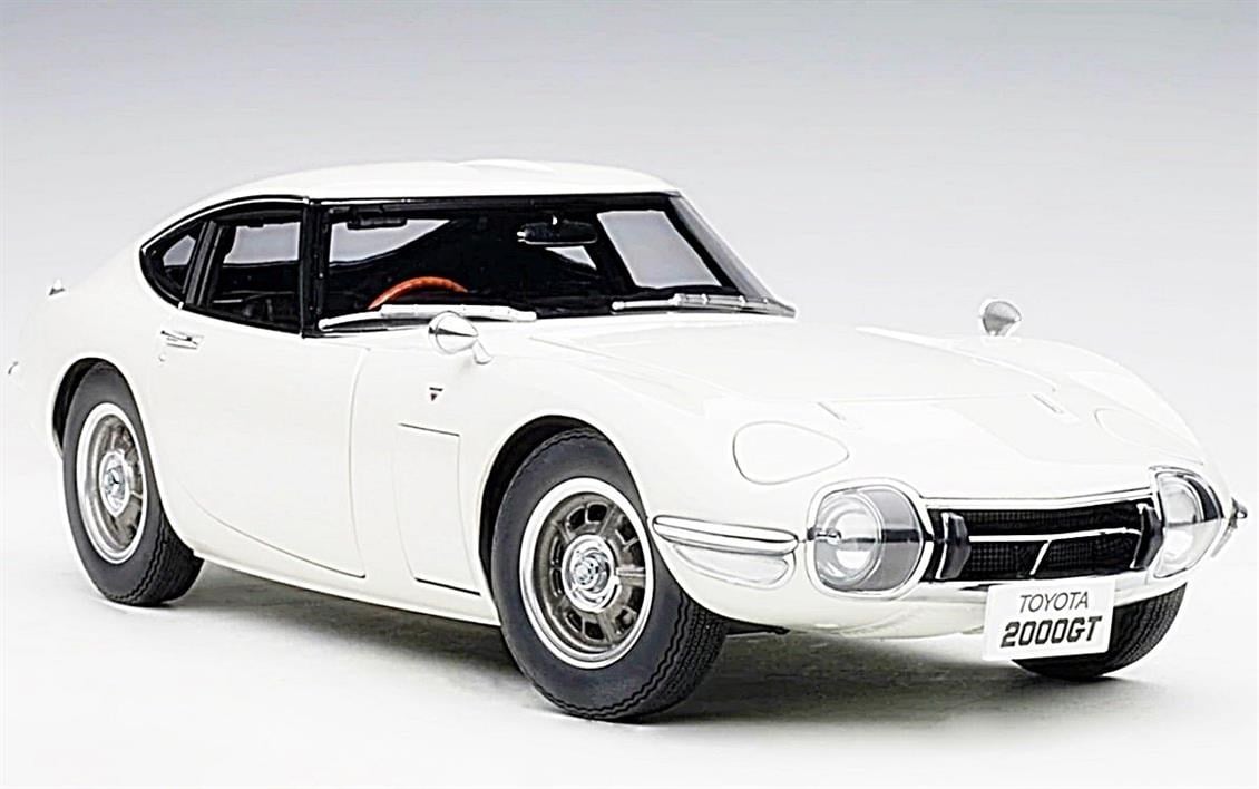 Triple9 Collection 1800183 1/18 Ölçek, 1967 Toyota 2000 GT, Beyaz, Sergilemeye Hazır Metal Araba Modeli