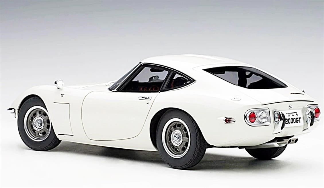 Triple9 Collection 1800183 1/18 Ölçek, 1967 Toyota 2000 GT, Beyaz, Sergilemeye Hazır Metal Araba Modeli