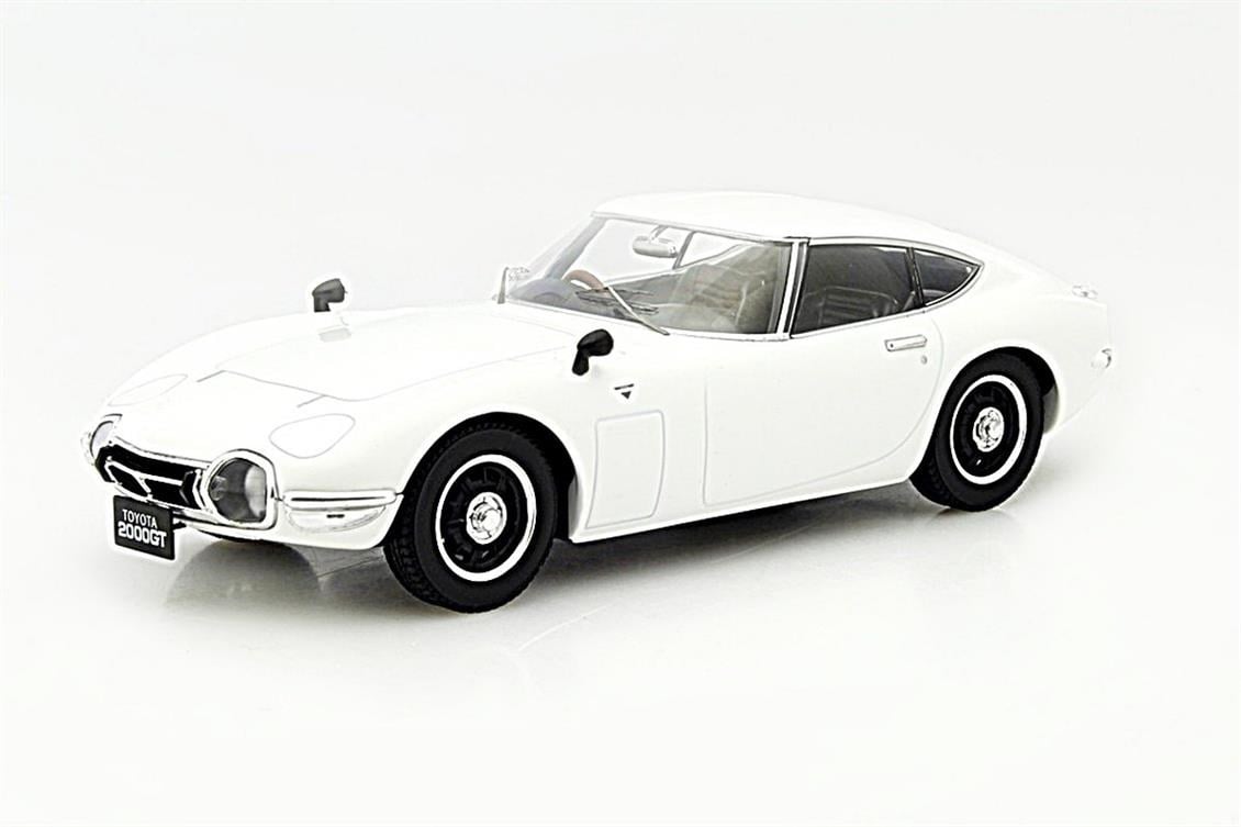 Triple9 Collection 1800183 1/18 Ölçek, 1967 Toyota 2000 GT, Beyaz, Sergilemeye Hazır Metal Araba Modeli