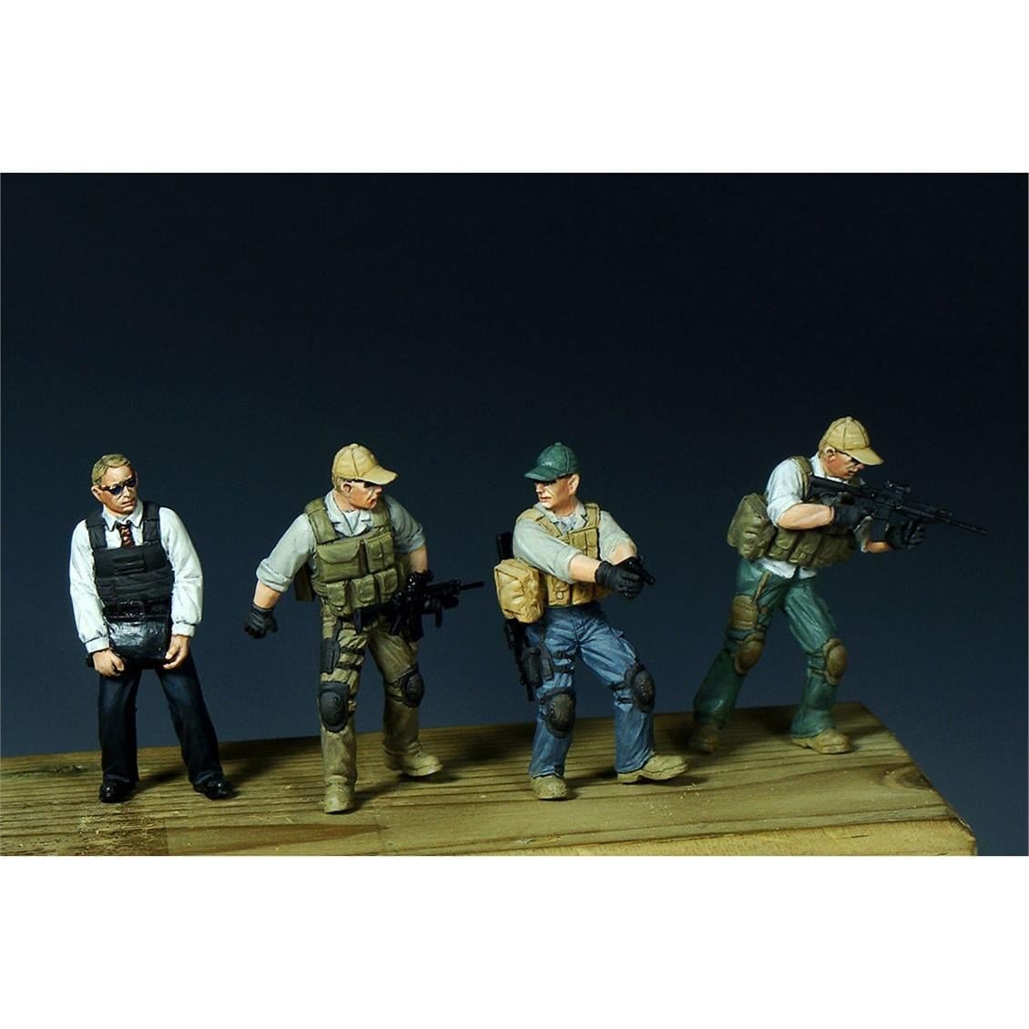 Trumpeter 00420 1/35 Ölçek, PMC-VIP Koruma Tim Irak'ta Figürleri Plastik Model Kiti
