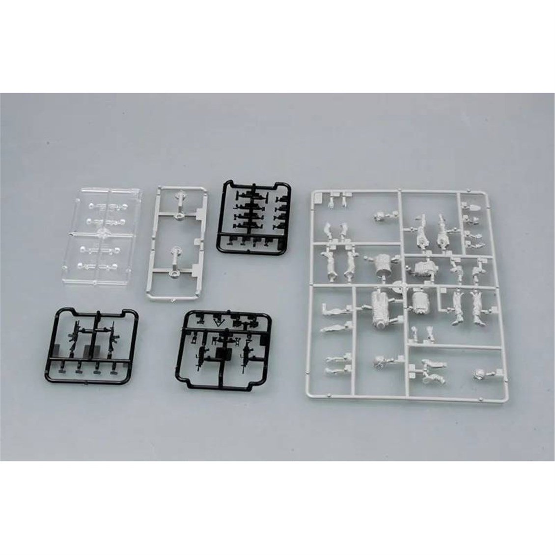 Trumpeter 00424 1/35 Ölçek, Modern ABD Ordusu Zırhlı Araç Mürettebatı ve Piyade Figürleri, Plastik Model Kiti