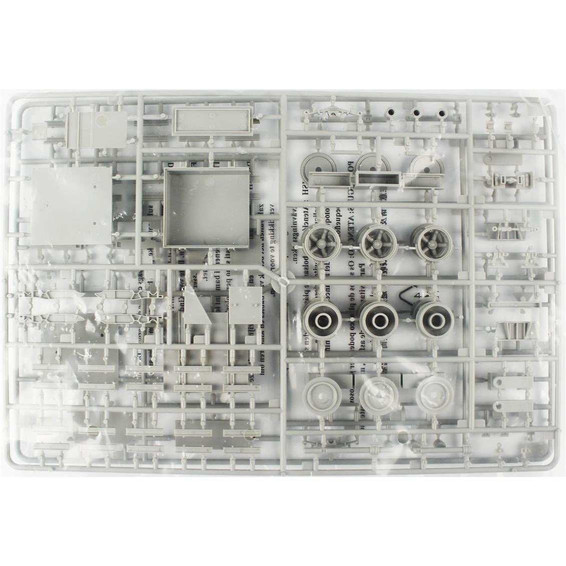 Trumpeter 01015 1/35 Ölçek, M915 Çekici ve M872 Düz Tabanlı Dorse ile 40'lık Konteyner Plastik Model Kiti