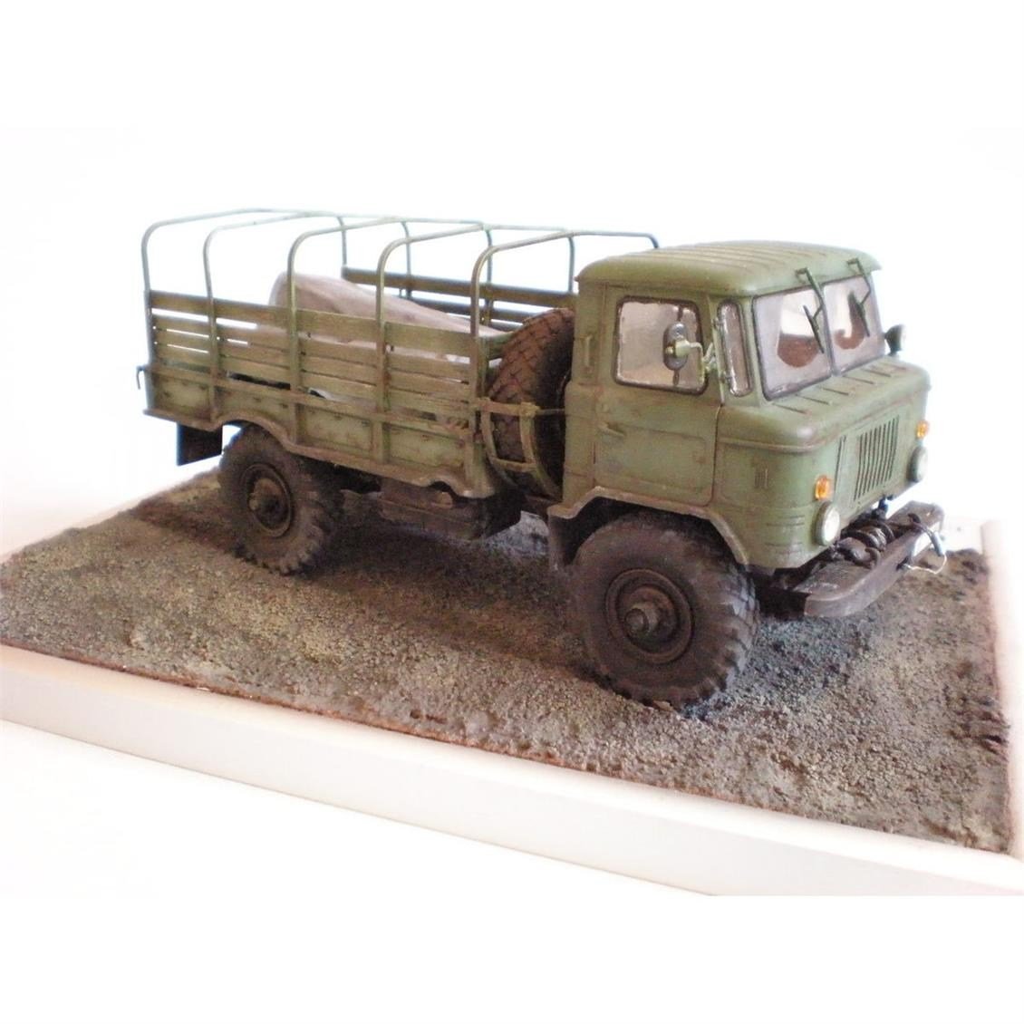 Trumpeter 01016 1/35 Ölçek, Russian GAZ-66 Hafif Askeri Kamyon Plastik Model Kiti