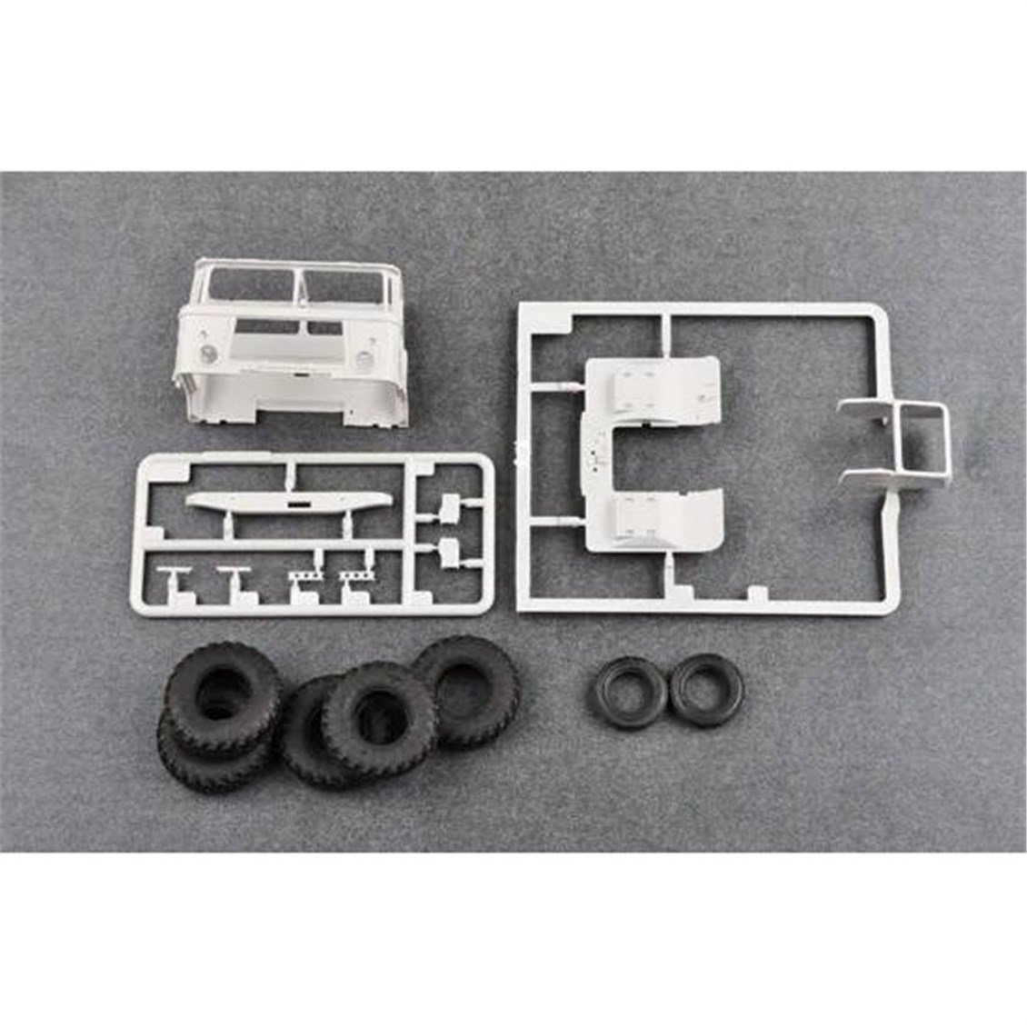 Trumpeter 01017 1/35 Ölçek, Russian GAZ-66 Hafif Askeri Kamyon ve