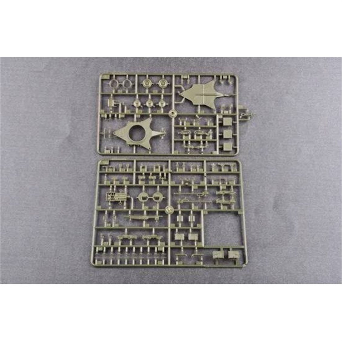 Trumpeter 01017 1/35 Ölçek, Russian GAZ-66 Hafif Askeri Kamyon ve