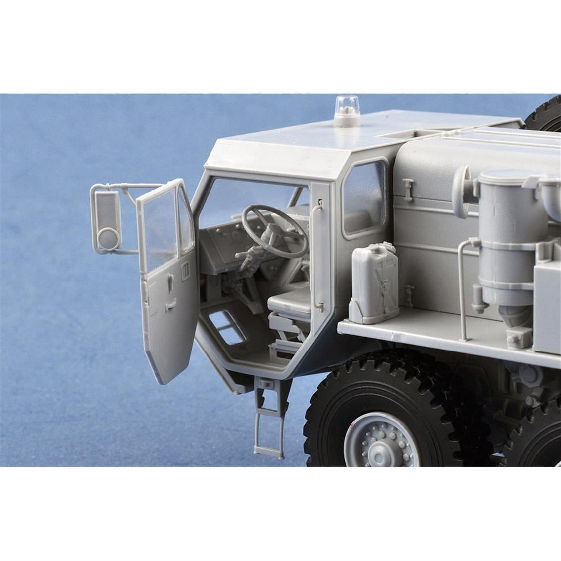 Trumpeter 01021 1/35 Ölçek, HEMTT M983 Askeri Çekici Plastik Model Kiti