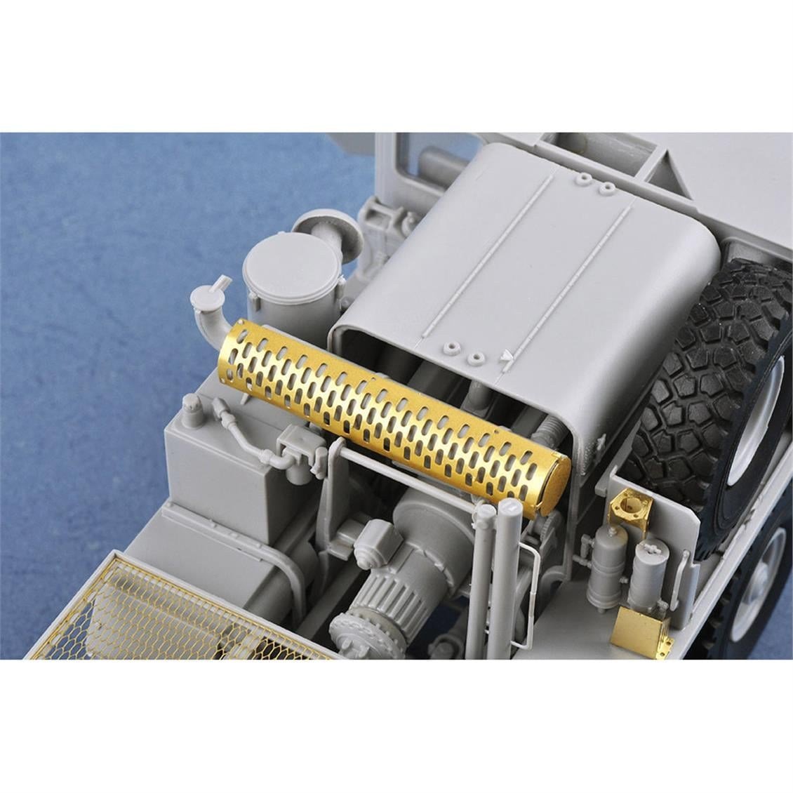 Trumpeter 01021 1/35 Ölçek, HEMTT M983 Askeri Çekici Plastik Model Kiti