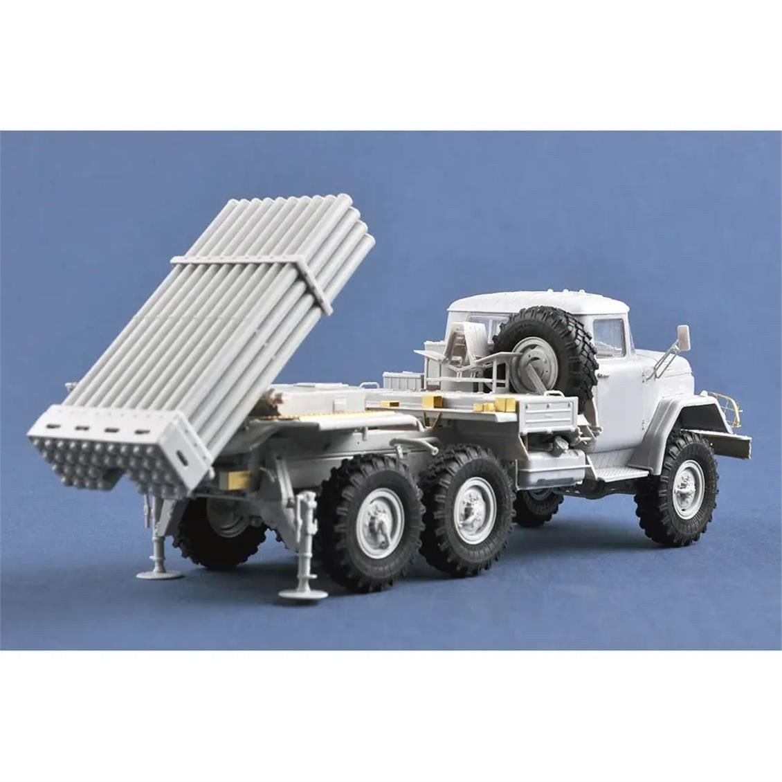 Trumpeter 01032 1/35 Ölçek, Rus 9P138 Grad-1 ve Zil-131, Çok Namlulu Roketatar Sistemi, Plastik Model Kiti