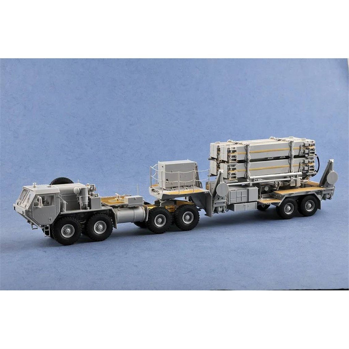 Trumpeter 01037 1/35 Ölçek, M983 HEMTT Çekici ve M901 Fırlatma Rampası ile  MIM-104F Patriot SAM Füze Sistemi, Plastik Model Ki