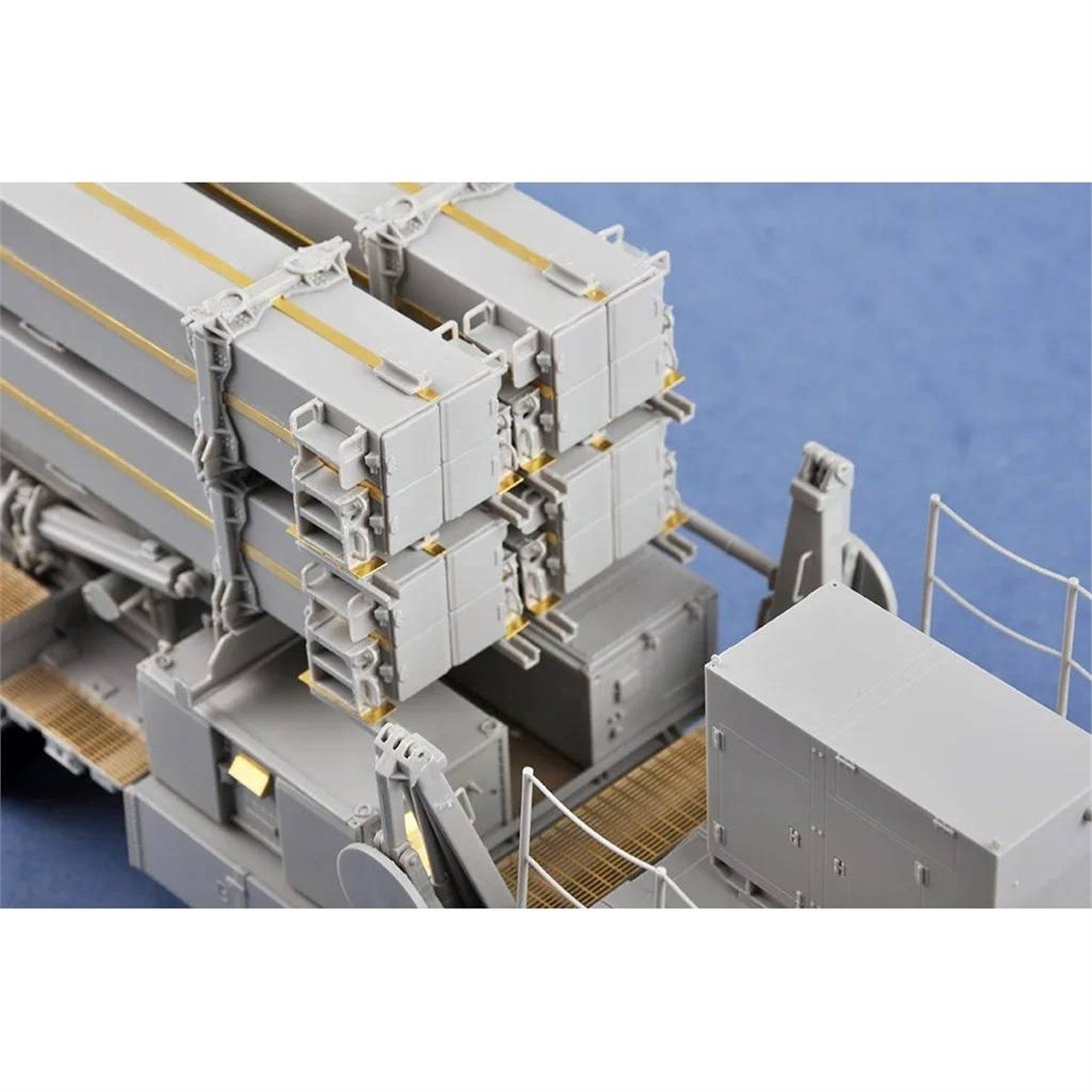 Trumpeter 01037 1/35 Ölçek, M983 HEMTT Çekici ve M901 Fırlatma Rampası ile  MIM-104F Patriot SAM Füze Sistemi, Plastik Model Ki
