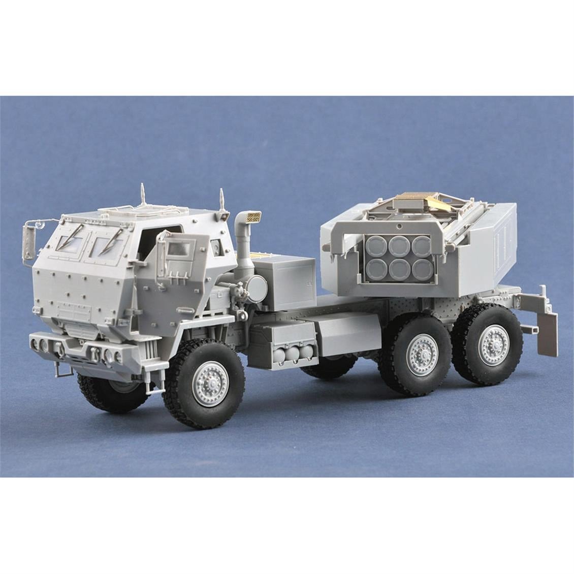 Trumpeter 01041 1/35 Ölçek, M142  (HIMARS), Çok Namlulu Roketatar Sistemi, Plastik Model Kiti