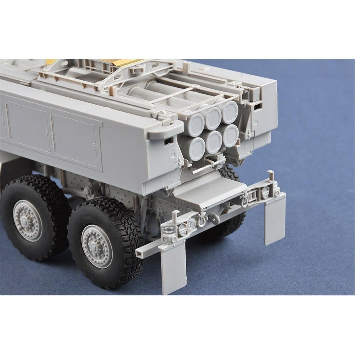 Trumpeter 01041 1/35 Ölçek, M142  (HIMARS), Çok Namlulu Roketatar Sistemi, Plastik Model Kiti