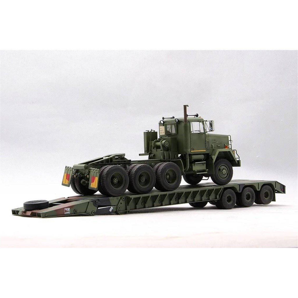 Trumpeter 01078 1/35 Ölçek, M920 Ağır Hizmet Çekici ve M870A1 Yarı Römorku, Plastik Model Kiti