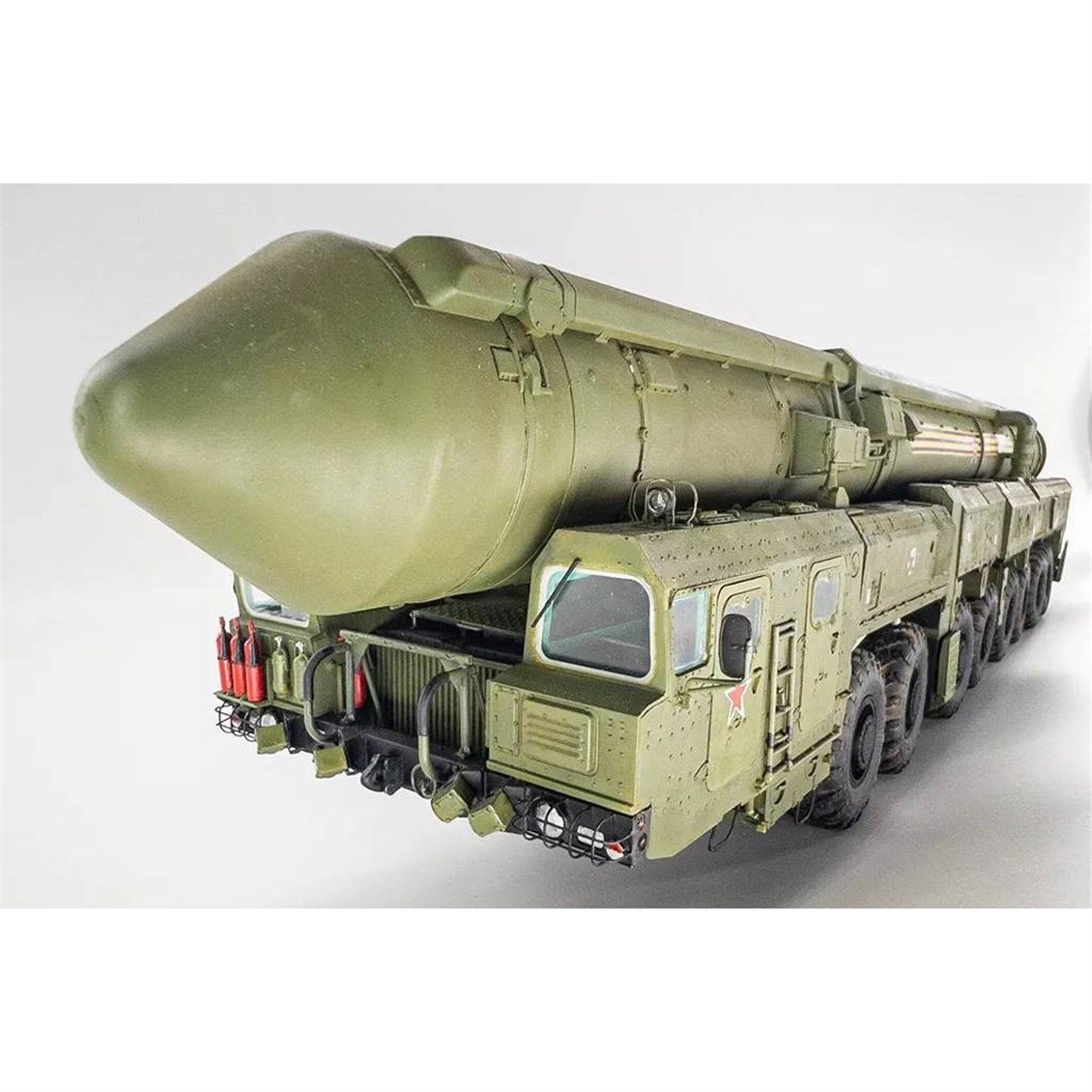 Trumpeter 01082 1/35 Ölçek, 15U175 TEL of RS-12M1 Topol-M ICBM, Mobil Füze Sistemi Plastik Model Kiti