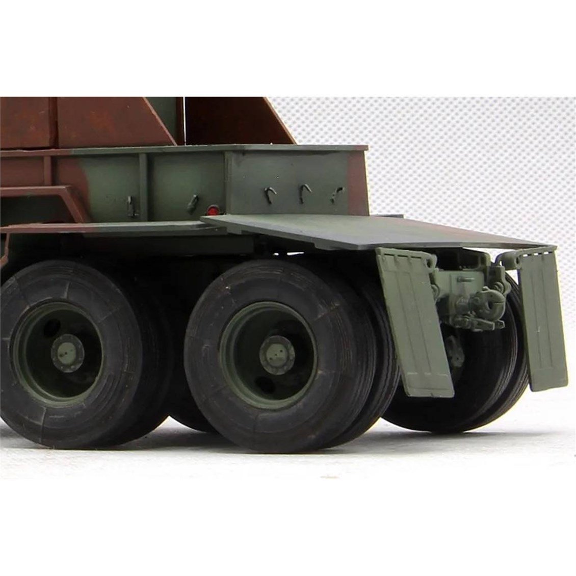 Trumpeter 01084 1/35 Ölçek, M915 Silahlı Kamyon, Plastik Model Kiti