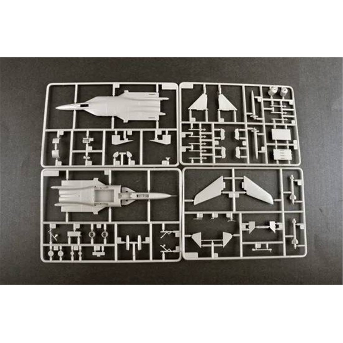 Trumpeter 01324 1/144 Ölçek, Sukhoi SU-47 Berkut, Savaş Uçağı Plastik Model Kiti